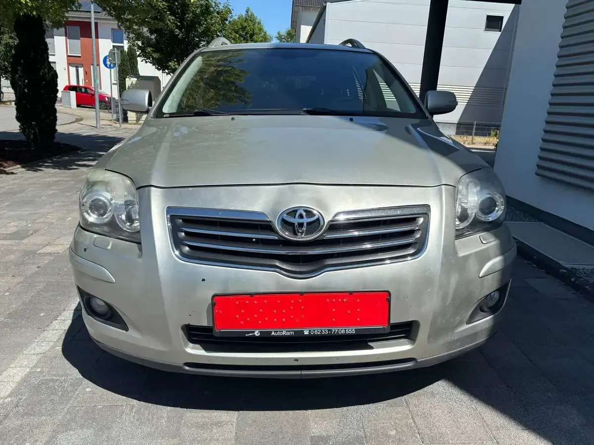Gebraucht Toyota Avensis Sol 177 PS (130 kW) 2008 Gold Kombi