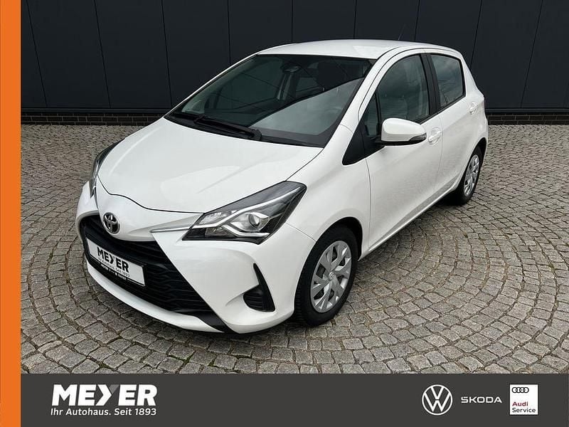 Weiß Gebraucht 2020 Toyota Yaris Comfort Limousine | 11.890 € (Fairer Preis) - Bild 1/4