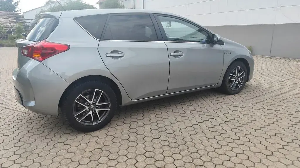 Gebraucht Toyota Auris Hybrid Edition 132 PS (97 kW) 2014 Grau Limousine