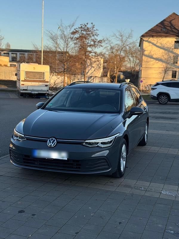 Grau Gebraucht 2023 VW Golf VIII Life Kombi | 17.500 € (Superpreis) - Bild 1/4