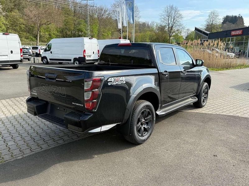 Neu Isuzu D-Max 163 PS (119 kW) 2025 Schwarz Pickup