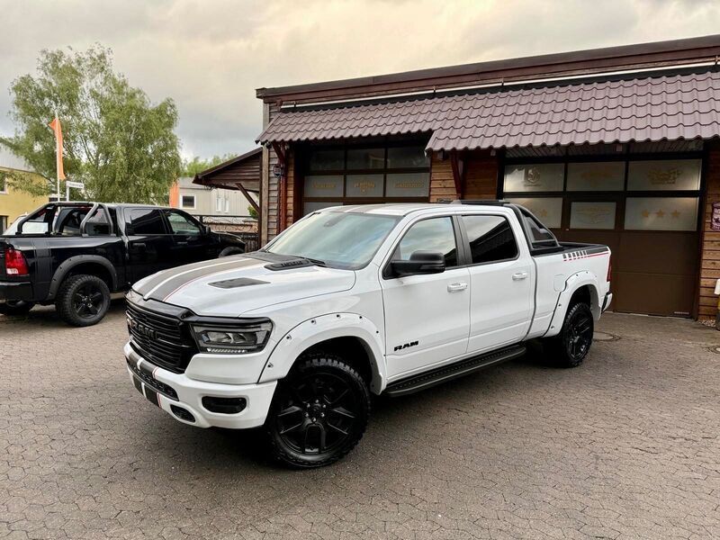 White metallic Gebraucht 2023 Dodge Ram Abholung | 58.900 € (Fairer Preis) - Bild 1/4
