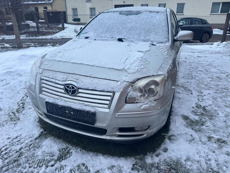 Silber Gebraucht 2004 Toyota Avensis Limousine | 2.700 € (Fairer Preis) - Bild 1/4