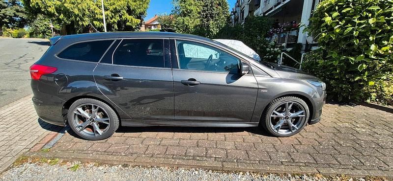 Gebraucht Ford Focus ST-Line 182 PS (133 kW) 2018 Grau Kombi
