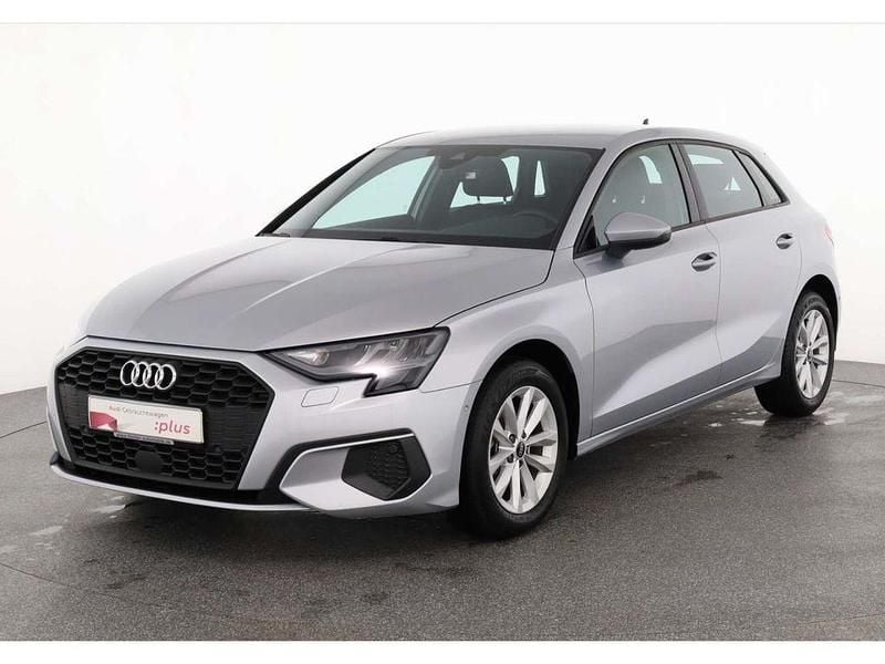 Używany Audi A3 116 KM (85 kW) 2024 Srebrny Sedan/Limuzyna