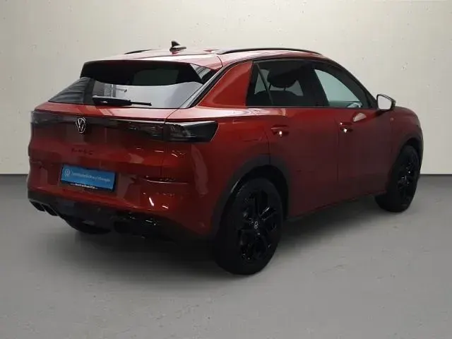 Neu VW T-Roc R-line 150 PS (110 kW) 2026 Flame red metallic SUV