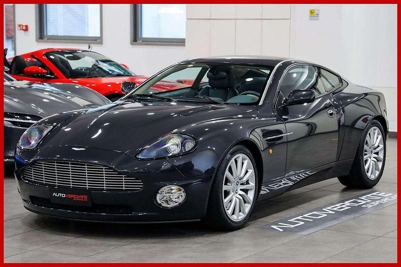 Grau Gebraucht 2002 Aston Martin Vanquish Coupé | 98.000 € - Bild 1/4