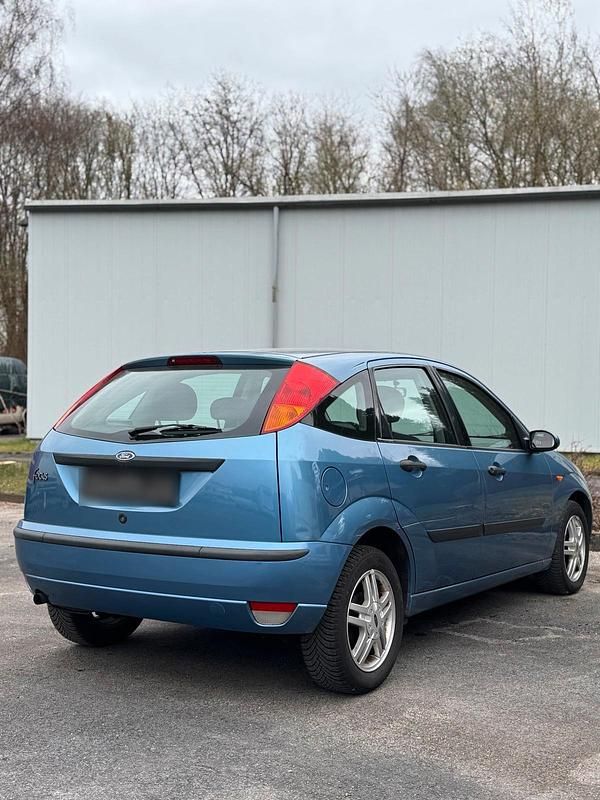 Usata Ford Focus 101 CV (74 kW) 2002 Blu Utilitaria