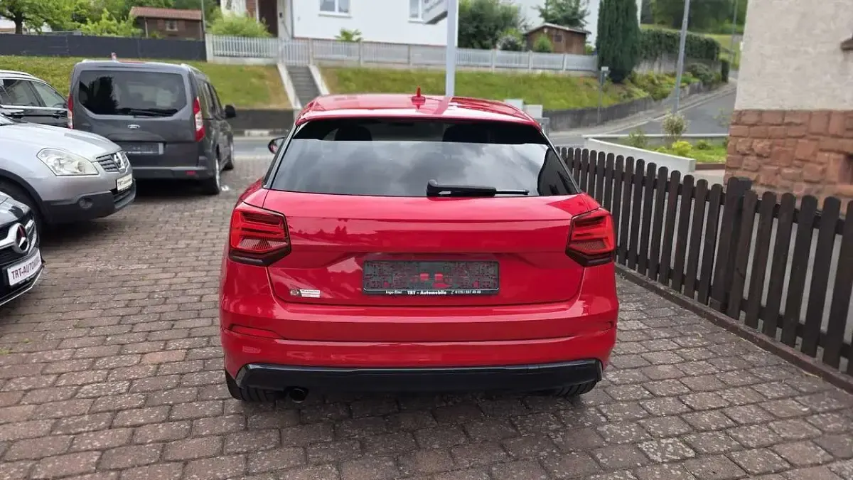 Gebraucht Audi Q2 Sport 116 PS (85 kW) 2018 Tangorot metallic SUV