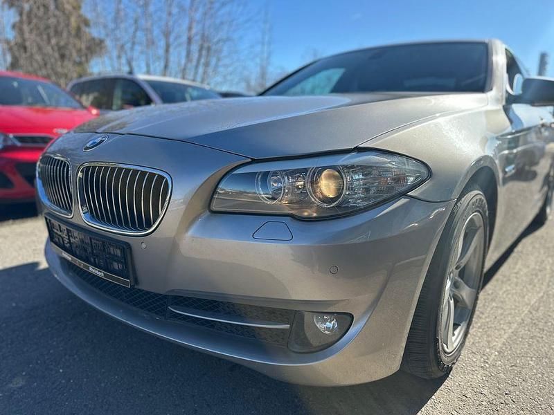 Gebraucht BMW 530 Sport Line 258 PS (189 kW) 2011 Silber Limousine