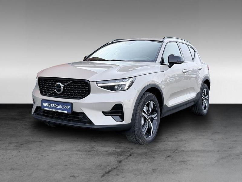 Neu Volvo XC40 Plus 163 PS (119 kW) 2025 Beige SUV