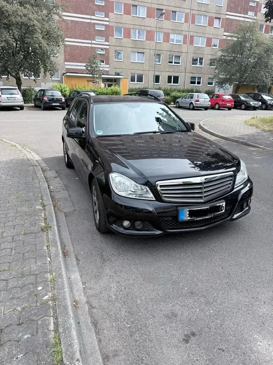 Gebraucht Mercedes C180 120 PS (88 kW) 2011 Schwarz Kombi