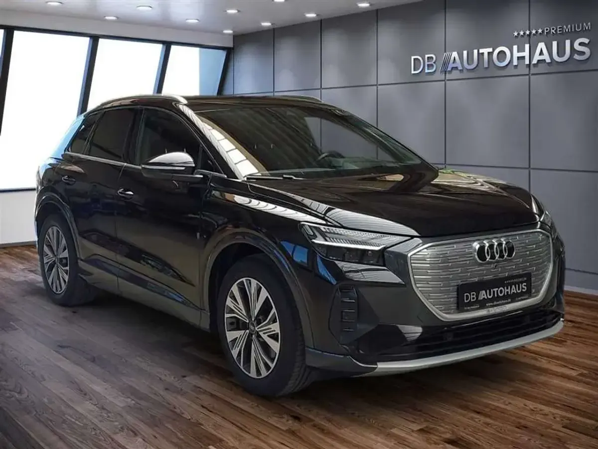 Gebraucht Audi Q4 e-tron Ambiente 219 kW (299 PS) 2023 Schwarz SUV
