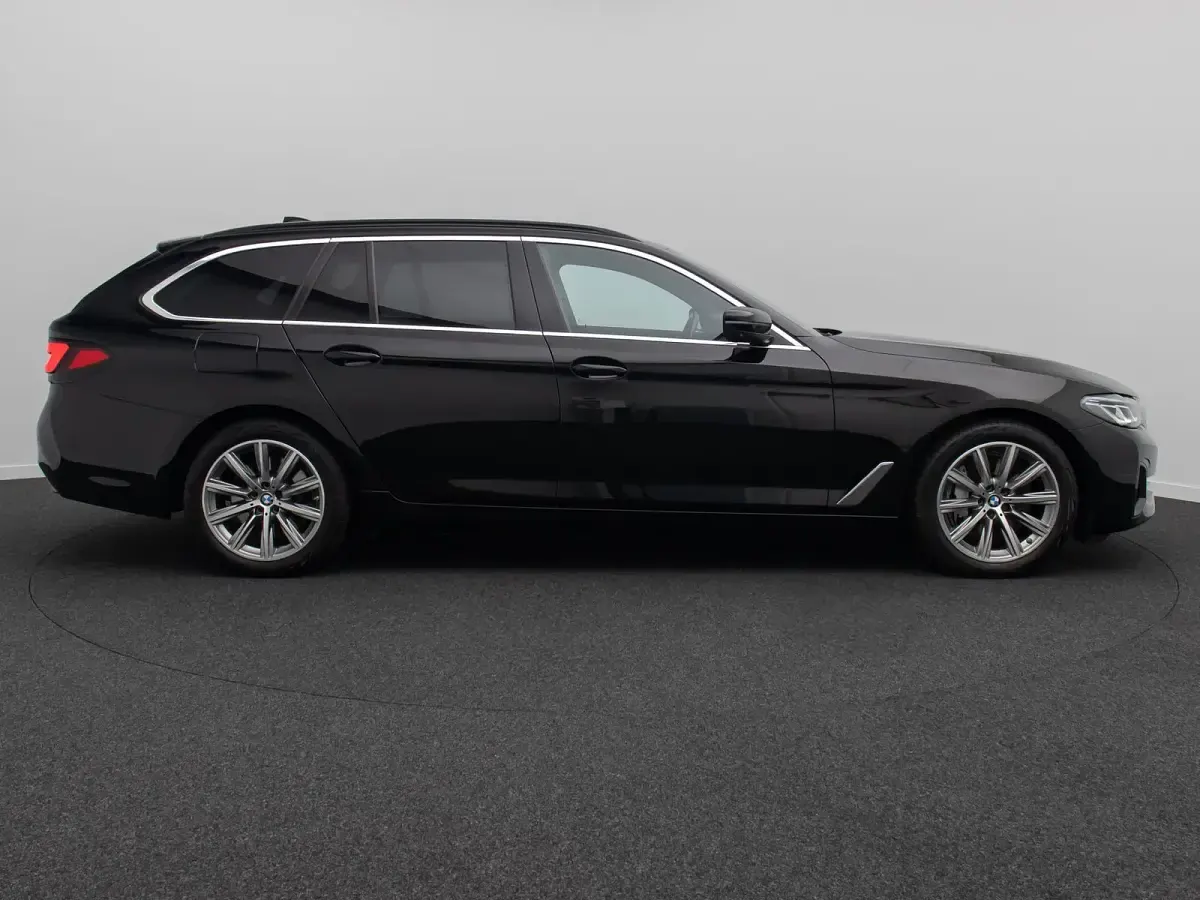 Gebraucht BMW 530 Sport Line 286 PS (210 kW) 2023 Schwarz ii668schwarz Limousine