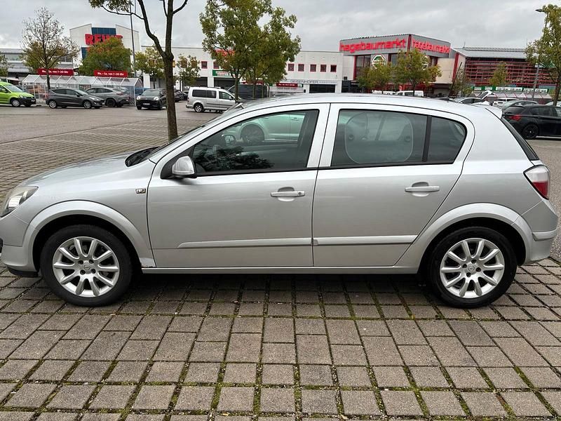 Gebraucht Opel Astra 105 PS (77 kW) 2006 Silber Kleinwagen