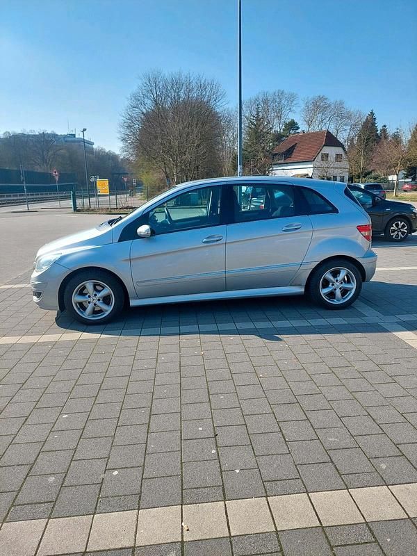 Gebraucht Mercedes B180 110 PS (80 kW) 2006 Silber Van / Kleinbus