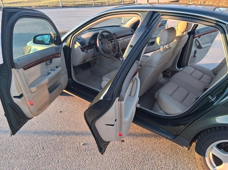 Gebraucht Audi A4 220 PS (161 kW) 2001 Grün Limousine