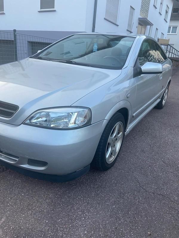 Grau Gebraucht 2001 Opel Astra Coupé | 1.000 € - Bild 1/4