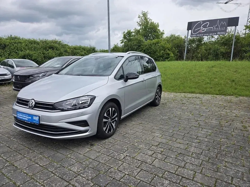 Używany VW Golf 131 KM (96 kW) 2020 Srebrny Minivan