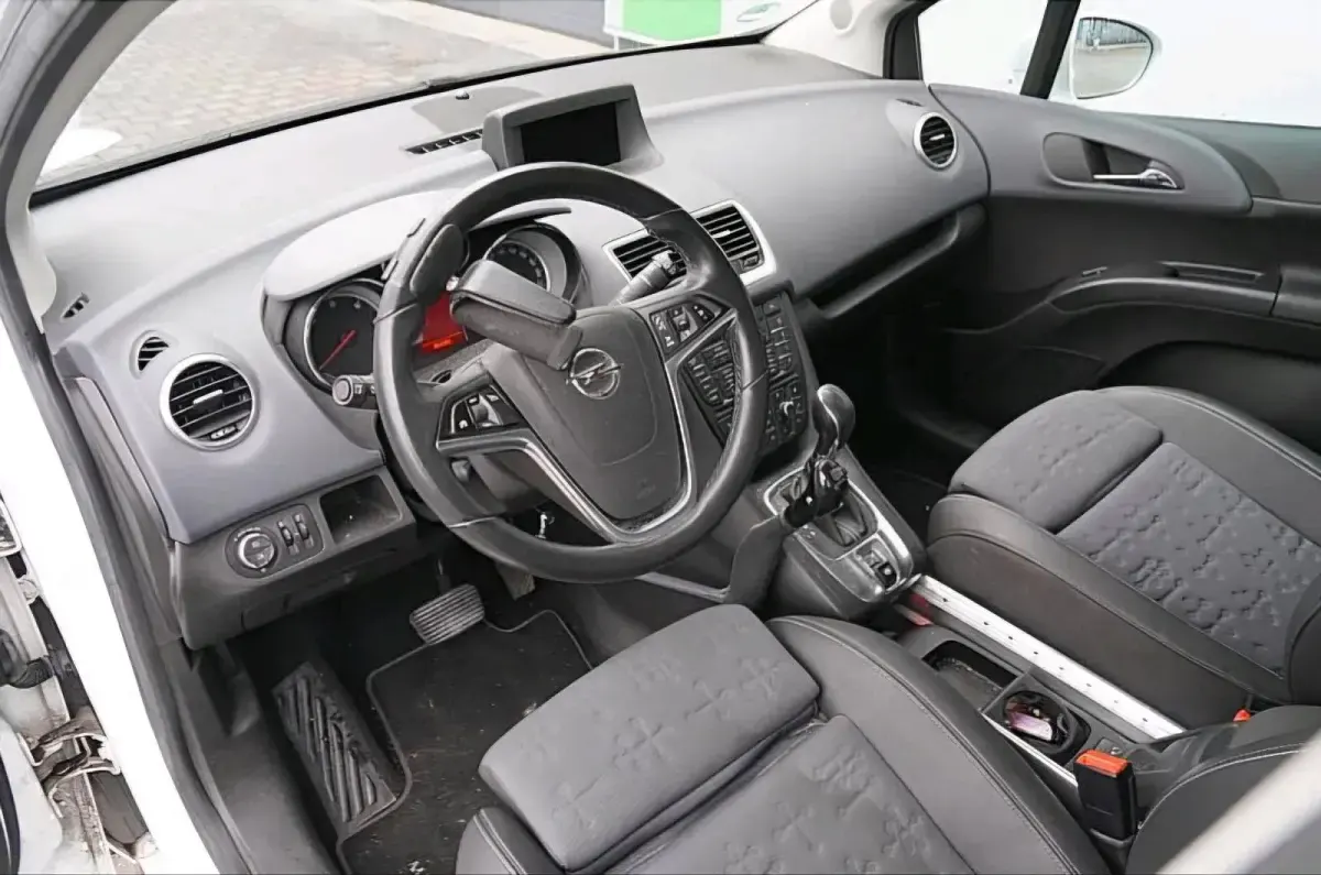 Gebraucht Opel Meriva 101 PS (74 kW) 2010 Weiß Van / Kleinbus