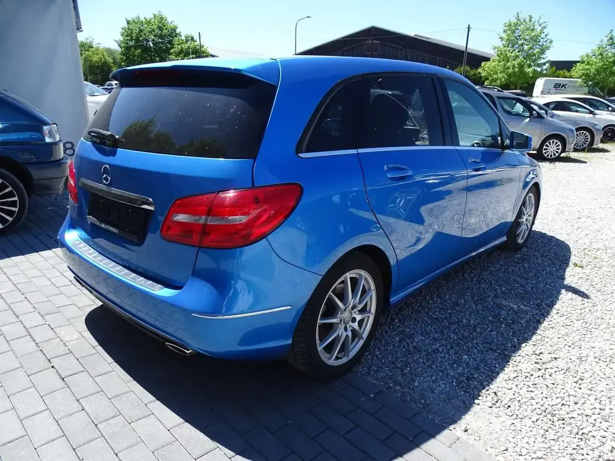 Gebraucht Mercedes B220 170 PS (125 kW) 2013 Blau Kleinwagen