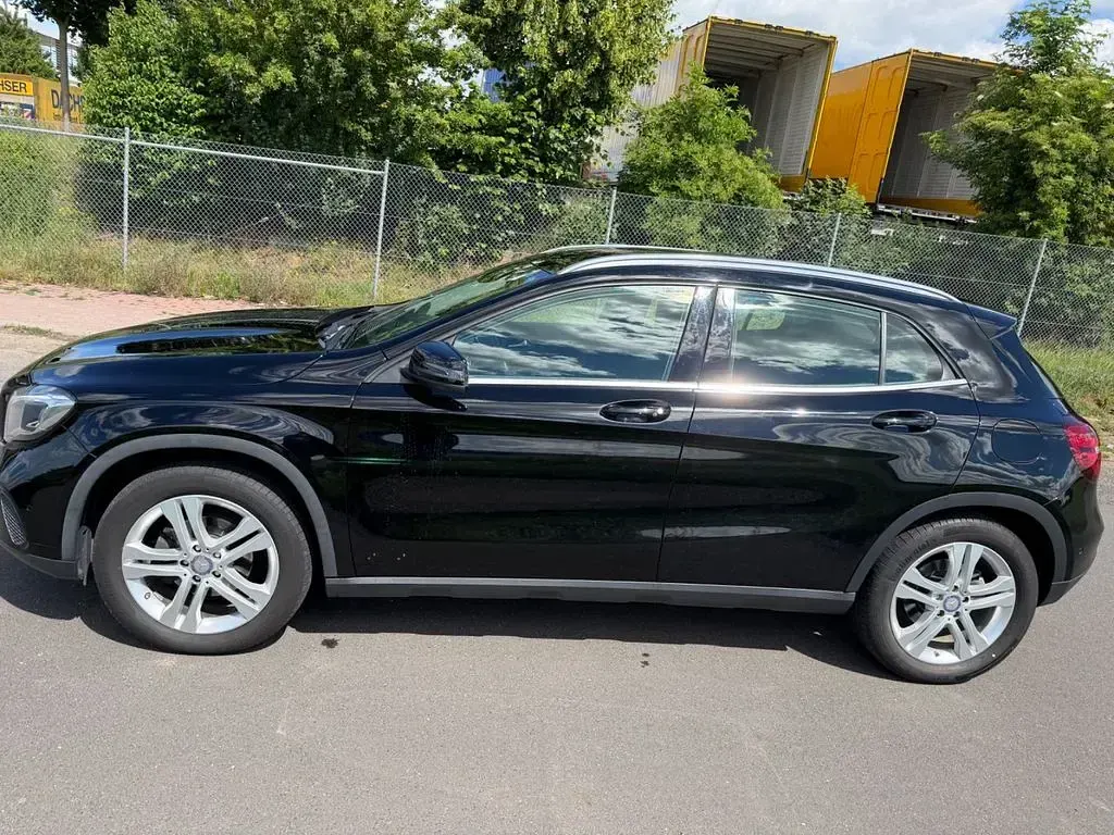 Gebraucht Mercedes GLA220 177 PS (130 kW) 2017 Schwarz SUV