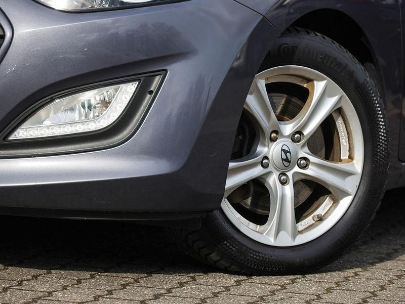 Gebraucht Hyundai i30 Trend 110 PS (80 kW) 2015 Grau Kombi