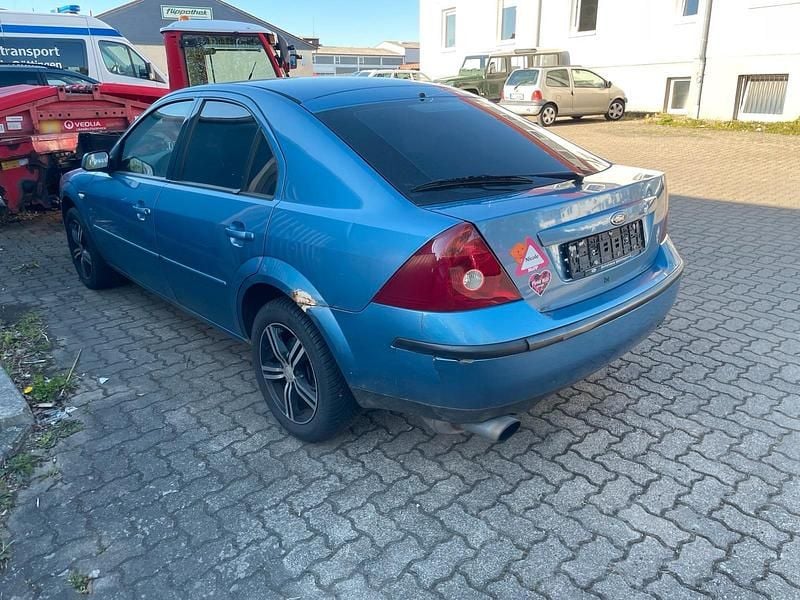 Gebraucht Ford Focus 125 PS (91 kW) 2002 Blau Limousine