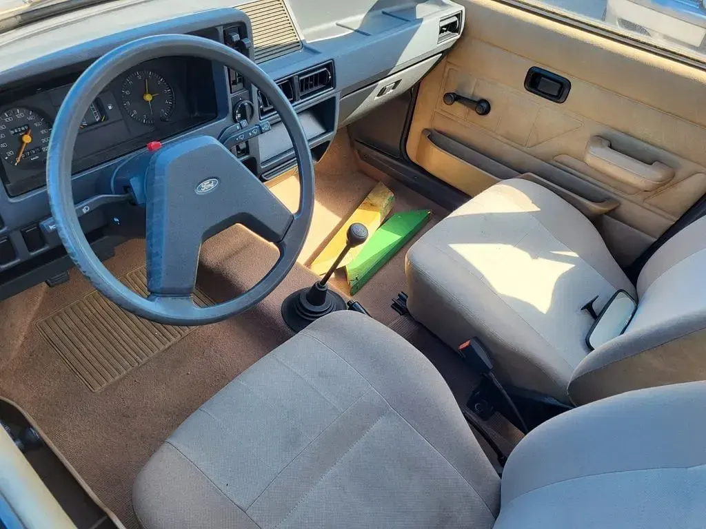 Second-hand Ford Escort 54 CP (39 kW) 1982 Auriu Berlinǎ