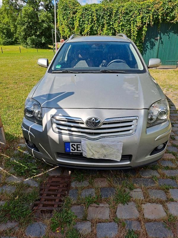 Grau Gebraucht 2007 Toyota Avensis T2 Kombi | 5.450 € (Teuer) - Bild 1/4