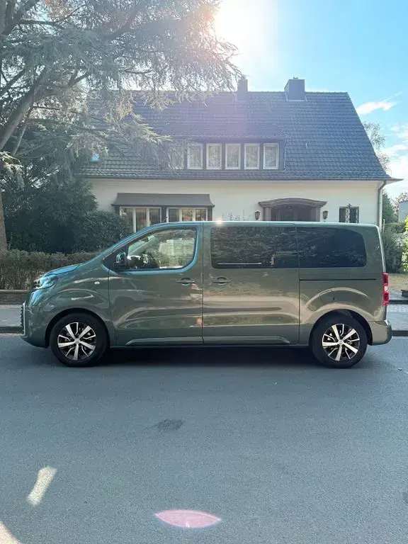 Gebraucht Toyota Proace 177 PS (130 kW) 2025 Grün Van / Kleinbus