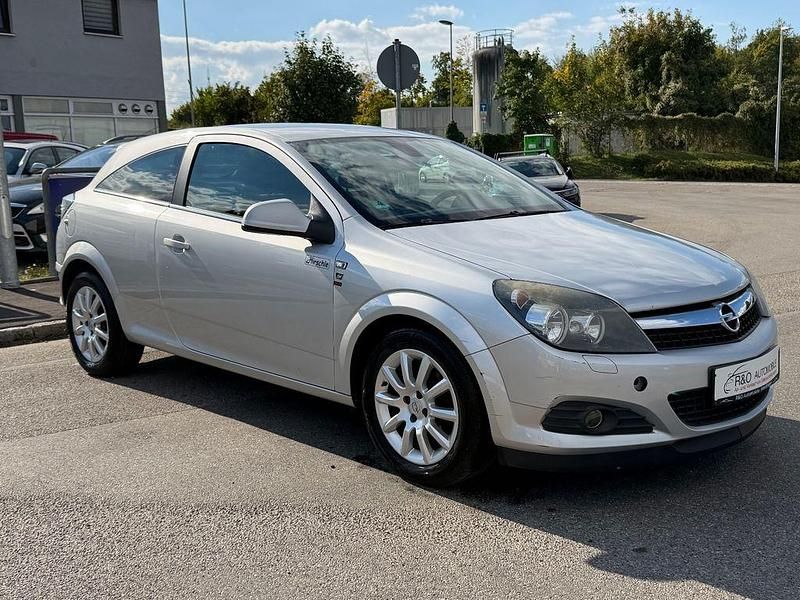 Silber Gebraucht 2010 Opel Astra GTC Edition Coupé | 1.350 € (Superpreis) - Bild 1/4