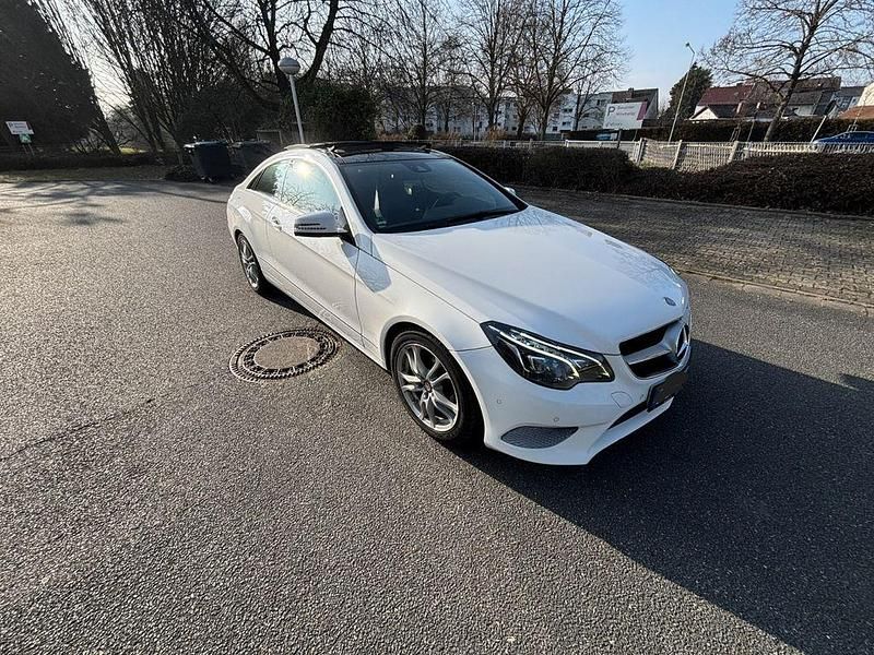 Gebraucht Mercedes E220 170 PS (125 kW) 2013 Weiß Coupé