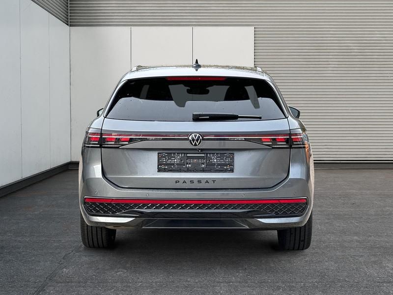 Neu VW Passat R-line 193 PS (141 kW) 2025 Diabasgrau metallic Kombi