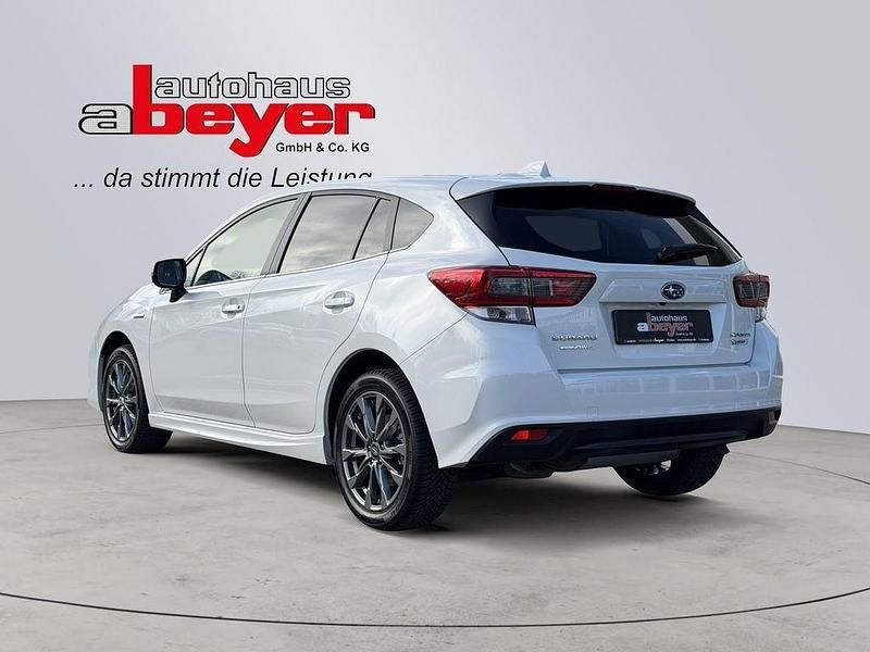 Gebraucht Subaru Impreza Trend 150 PS (110 kW) 2022 Weiß Limousine