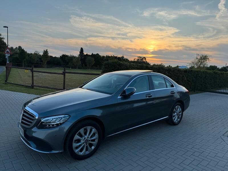 Grau Gebraucht 2019 Mercedes C200 Limousine | 30.900 € (Teuer) - Bild 1/4