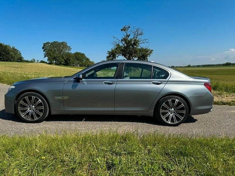 Second-hand BMW 730 245 CP (180 kW) 2008 Gri Berlinǎ