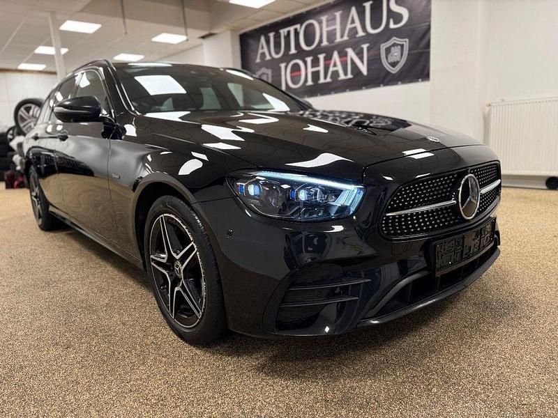 Schwarz Gebraucht 2021 Mercedes E300 AMG Kombi | 25.490 € (Fairer Preis) - Bild 1/4