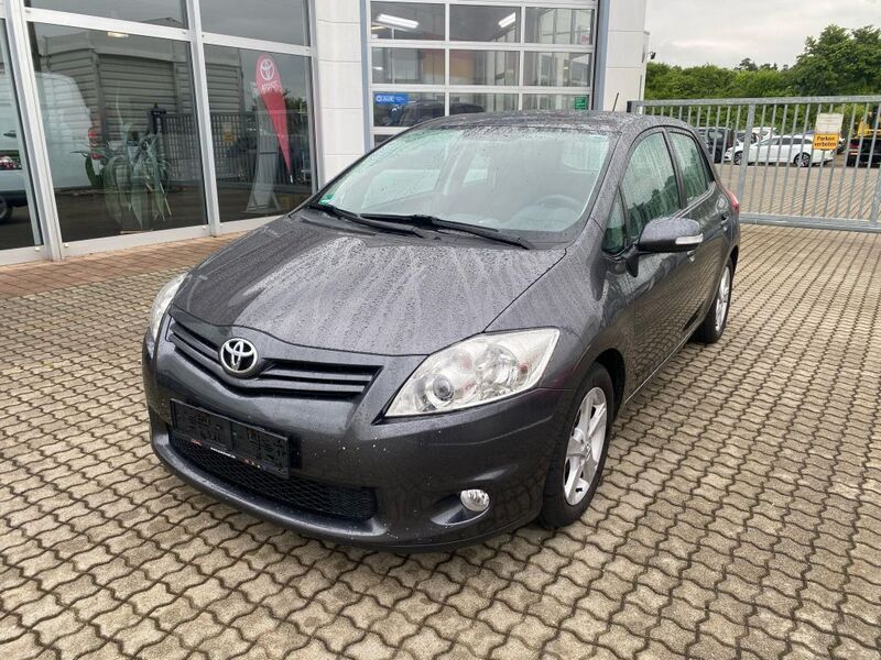 Grey metallic Gebraucht 2012 Toyota Auris Limousine | 4.980 € (Fairer Preis) - Bild 1/4