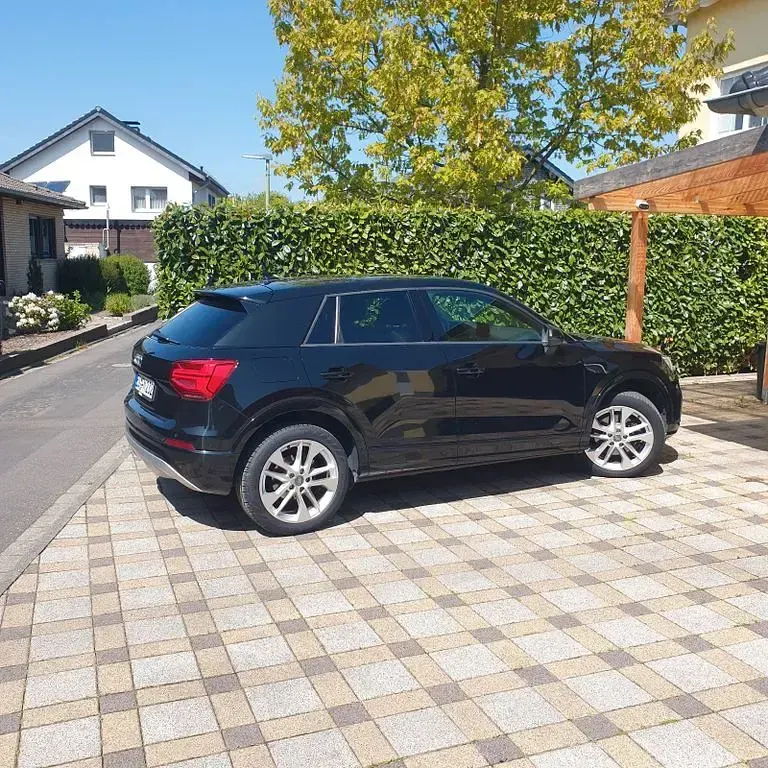 Używany Audi Q2 Design 116 KM (85 kW) 2016 Czarny SUV