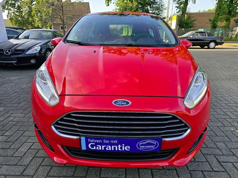 Rot Gebraucht 2016 Ford Fiesta Trend Limousine | 6.300 € (Fairer Preis) - Bild 1/4