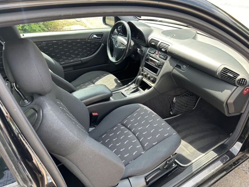 Gebraucht Mercedes CL200 163 PS (119 kW) 2002 Schwarz Coupé