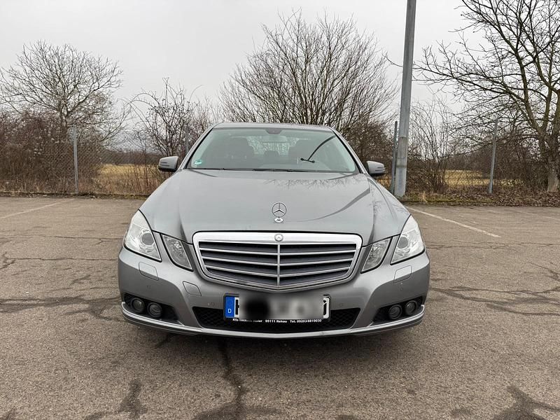 Gebraucht Mercedes E200 Avantgarde 170 PS (125 kW) 2010 Grau Limousine