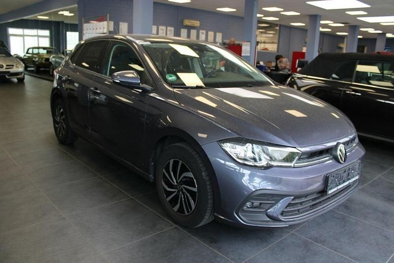 Grau Gebraucht 2021 VW Polo Life Limousine | 14.980 € (Guter Preis) - Bild 1/4