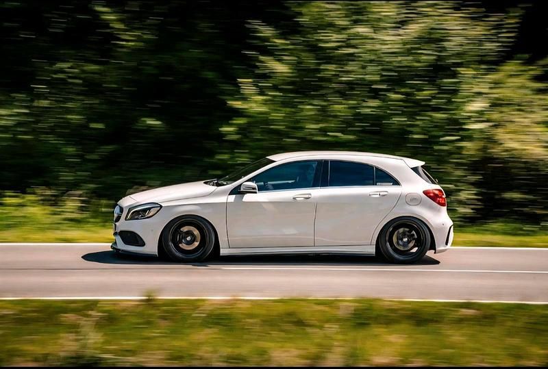 Weiß Gebraucht 2016 Mercedes A200 AMG line Kleinwagen | 17.000 € (Etwas zu teuer) - Bild 1/4
