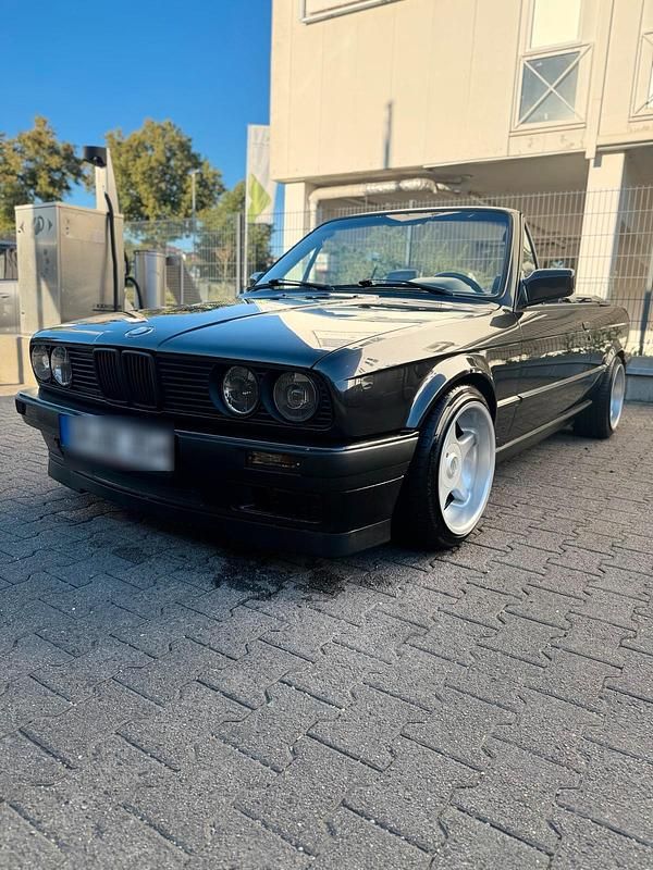 Schwarz Gebraucht 1990 BMW 318 Cabriolet Cabrio | 13.850 € - Bild 1/4