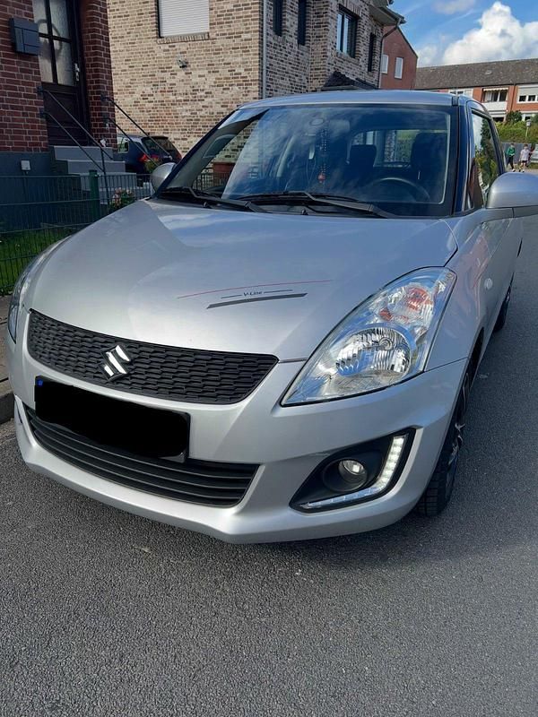 Grau Gebraucht 2016 Suzuki Swift Limousine | 5.599 € (Guter Preis) - Bild 1/4