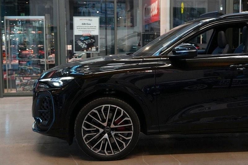 Neu Audi Q5 Edition .1 204 PS (150 kW) 2026 Schwarz SUV