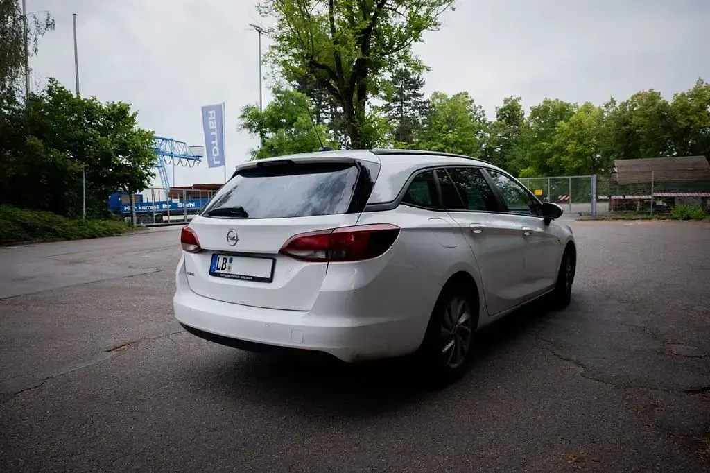Gebraucht Opel Astra Edition 105 PS (77 kW) 2020 Weiß Kombi
