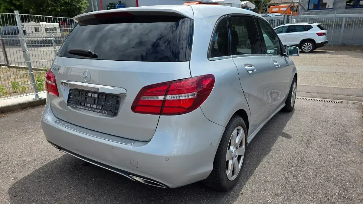Gebraucht Mercedes B200 136 PS (100 kW) 2018 Silber Kleinwagen
